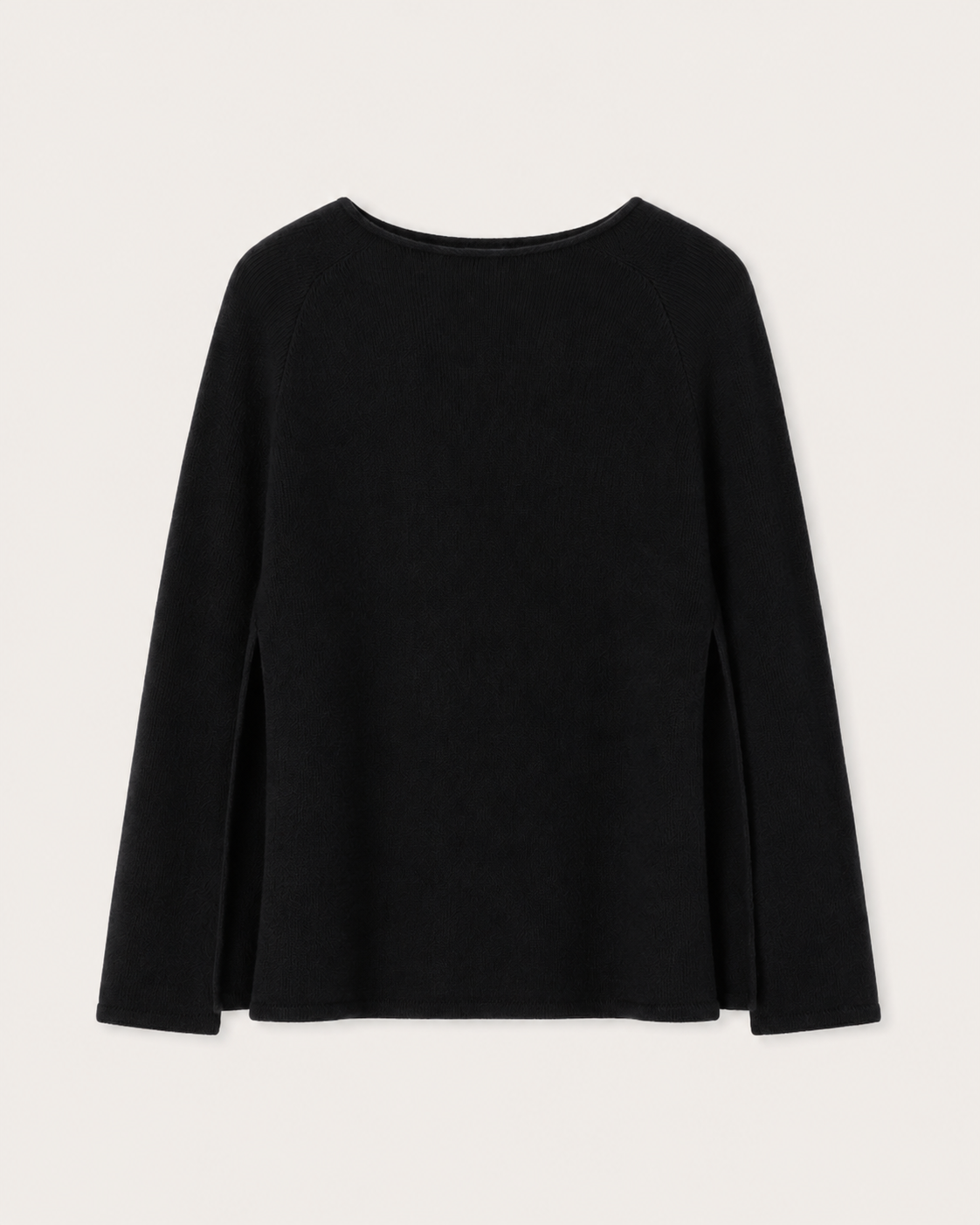 Cappa Cashmi nera in cashmere con maniche lunghe e spacchi frontali, vista frontale.