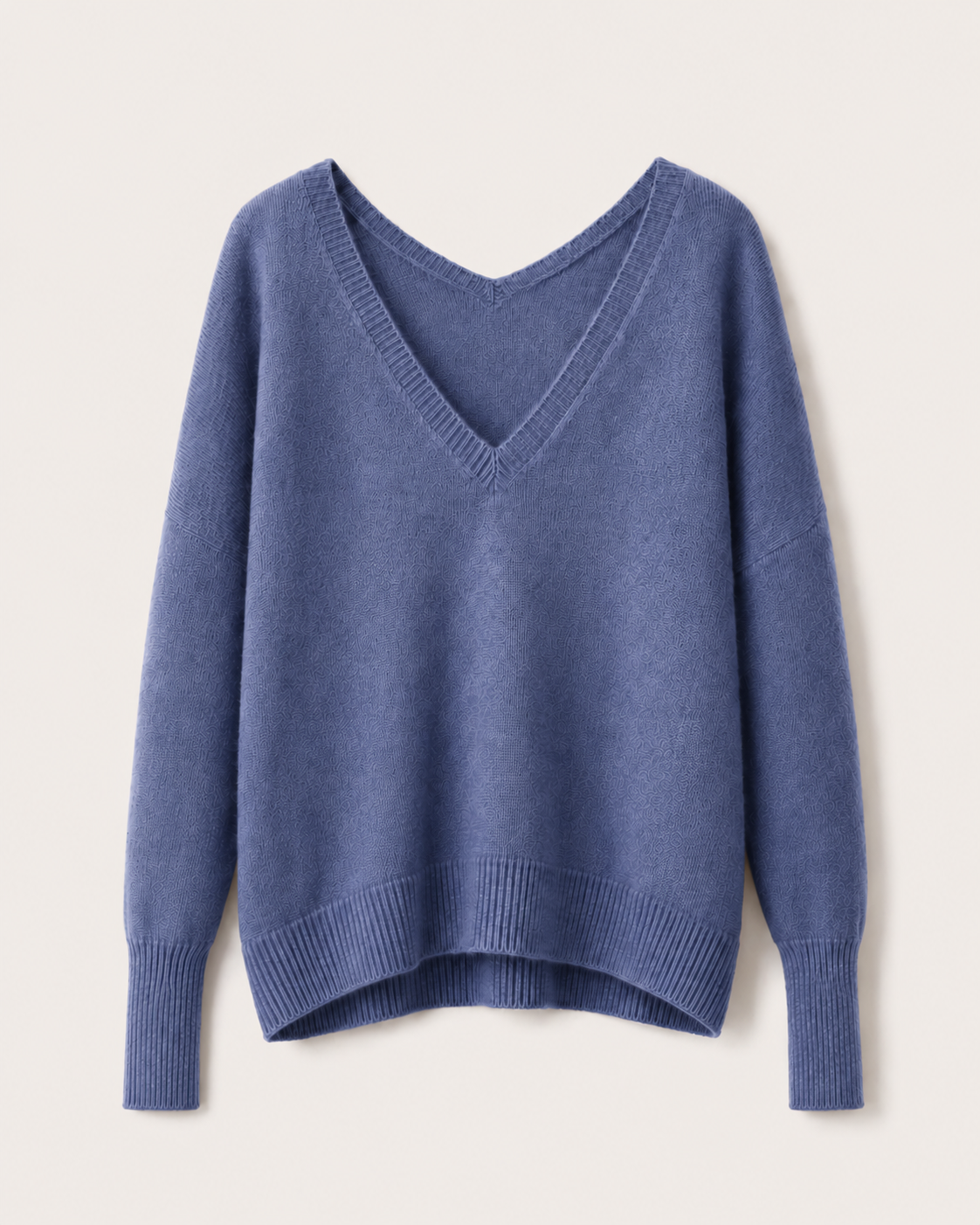 Maglione da donna in cashmere blu con ampi scolli a V, vista frontale