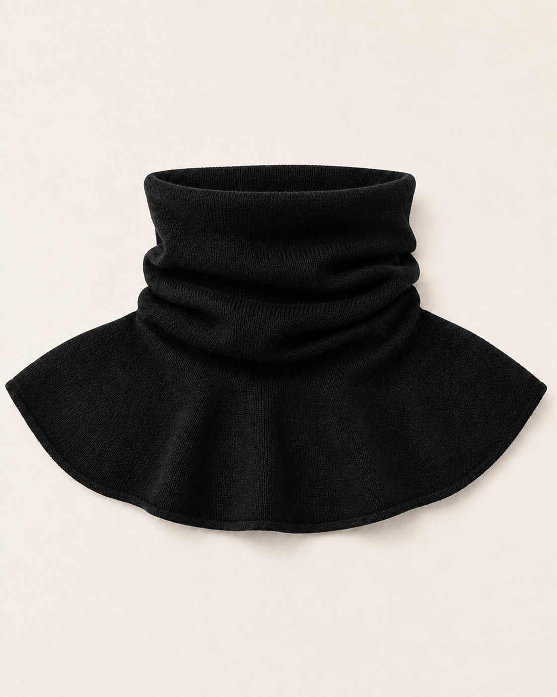 Scaldacollo con spalle Cashmi in cashmere nero.