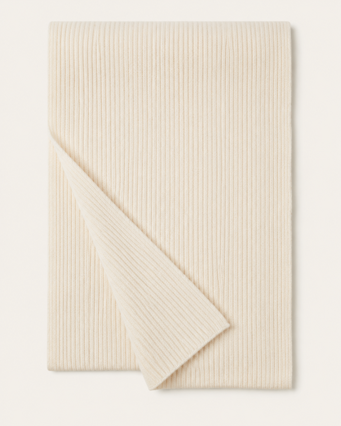 Sciarpa Cashmi in cashmere color panna con lavorazione a maglia inglese.